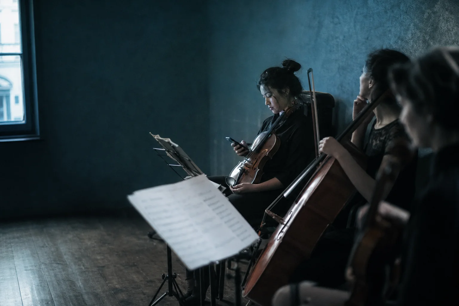 The music waits while the clock runs